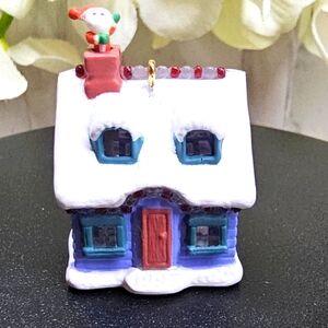 Hallmark Miniature Lighted Keepsake Ornament Santa's Visit